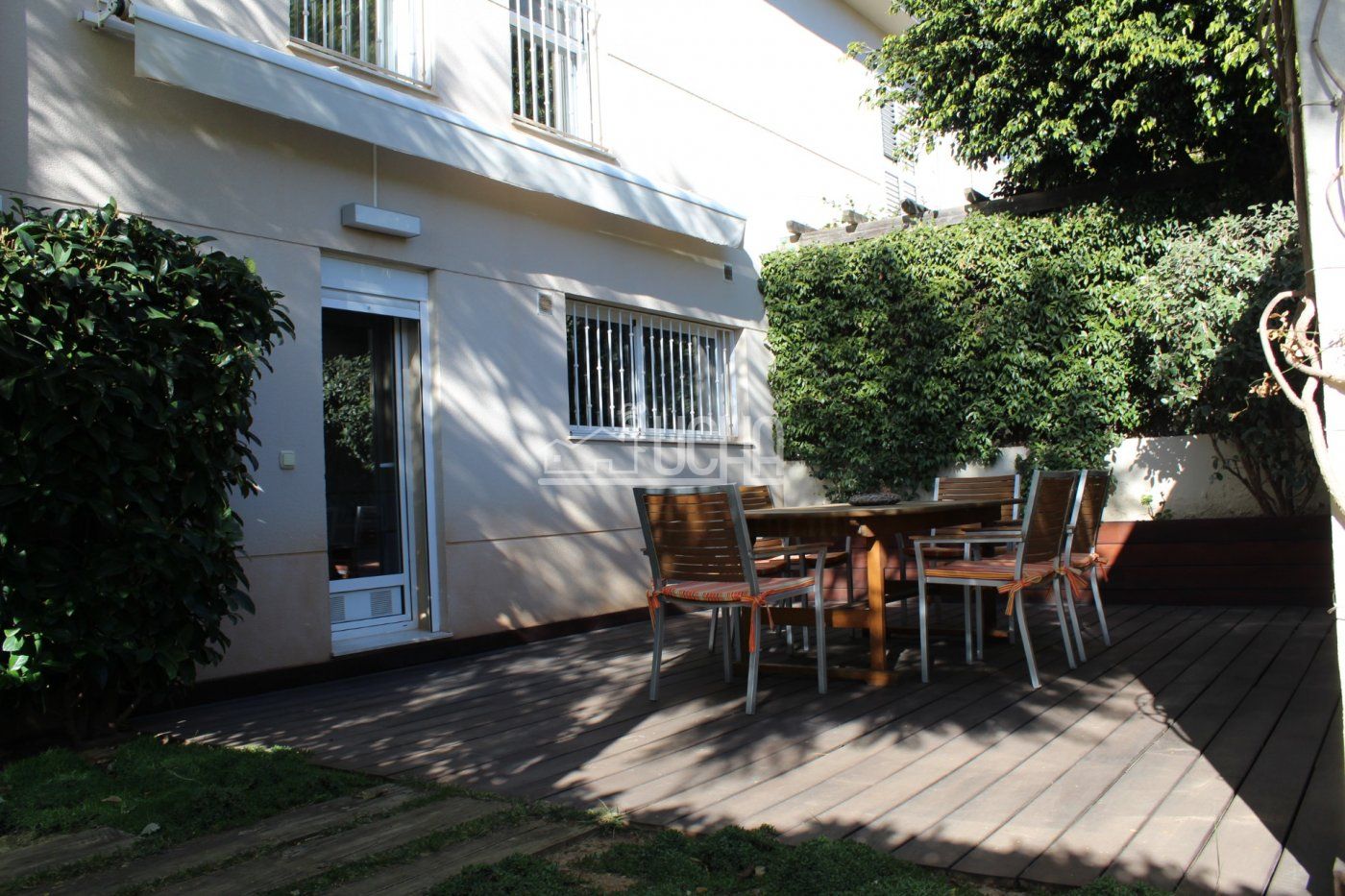Espléndido chalet adosado en TorreConill con piscina privada