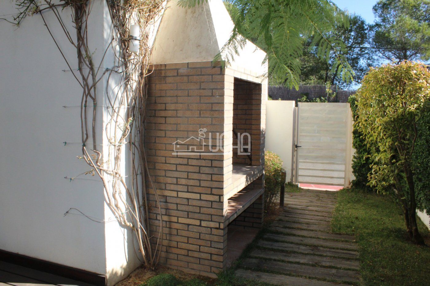Espléndido chalet adosado en TorreConill con piscina privada