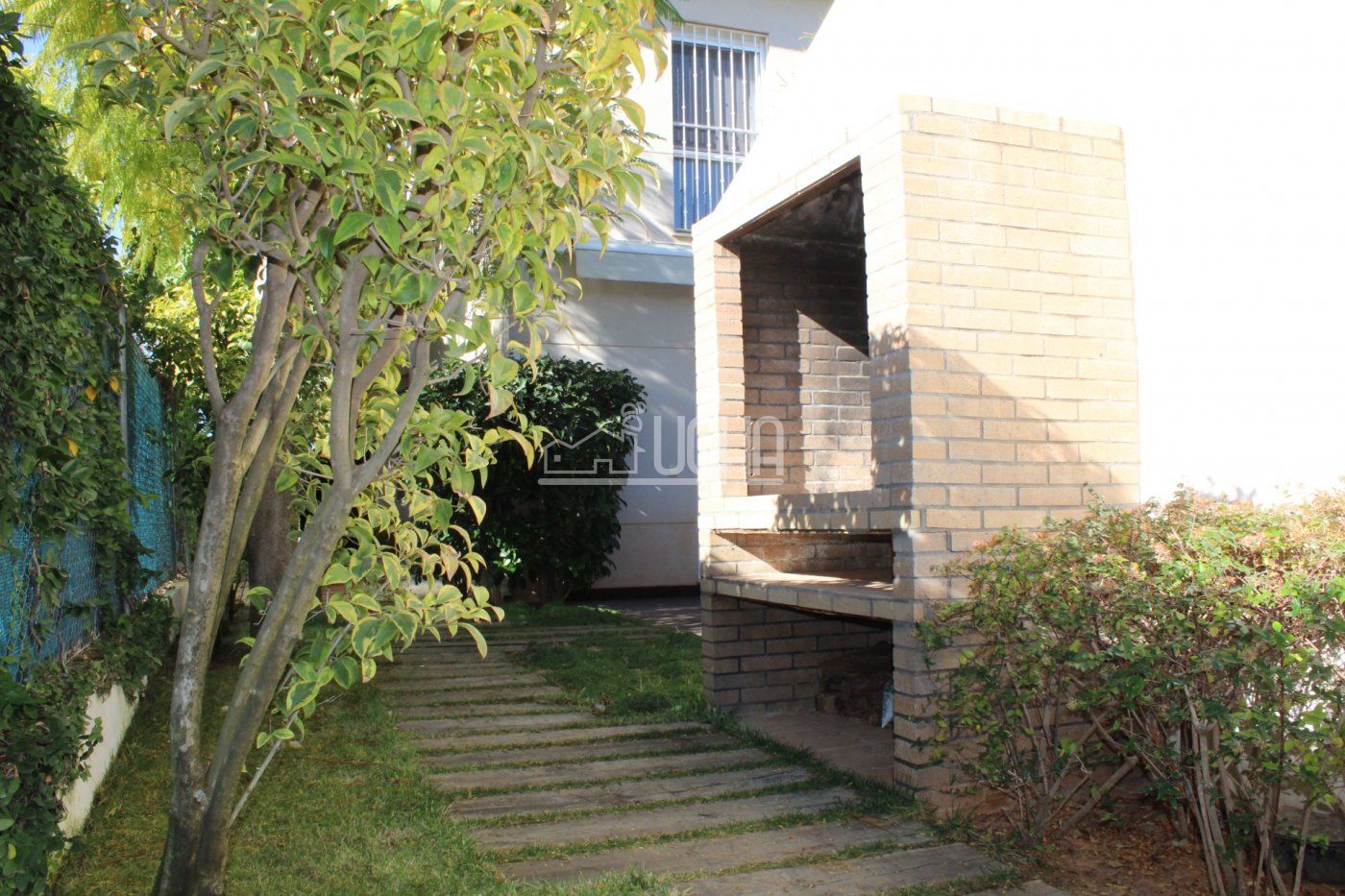 Espléndido chalet adosado en TorreConill con piscina privada