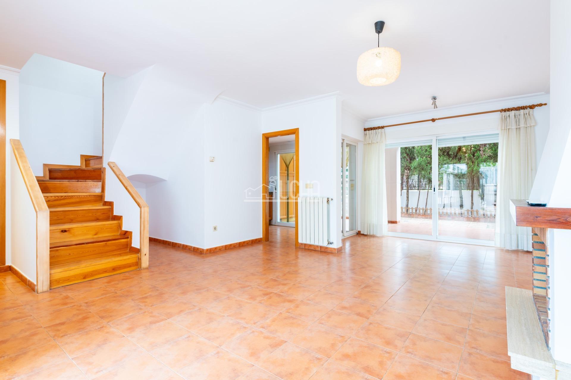 Amplia Vivienda en Mas Camarena con Piscina y Parque Infantil — 11