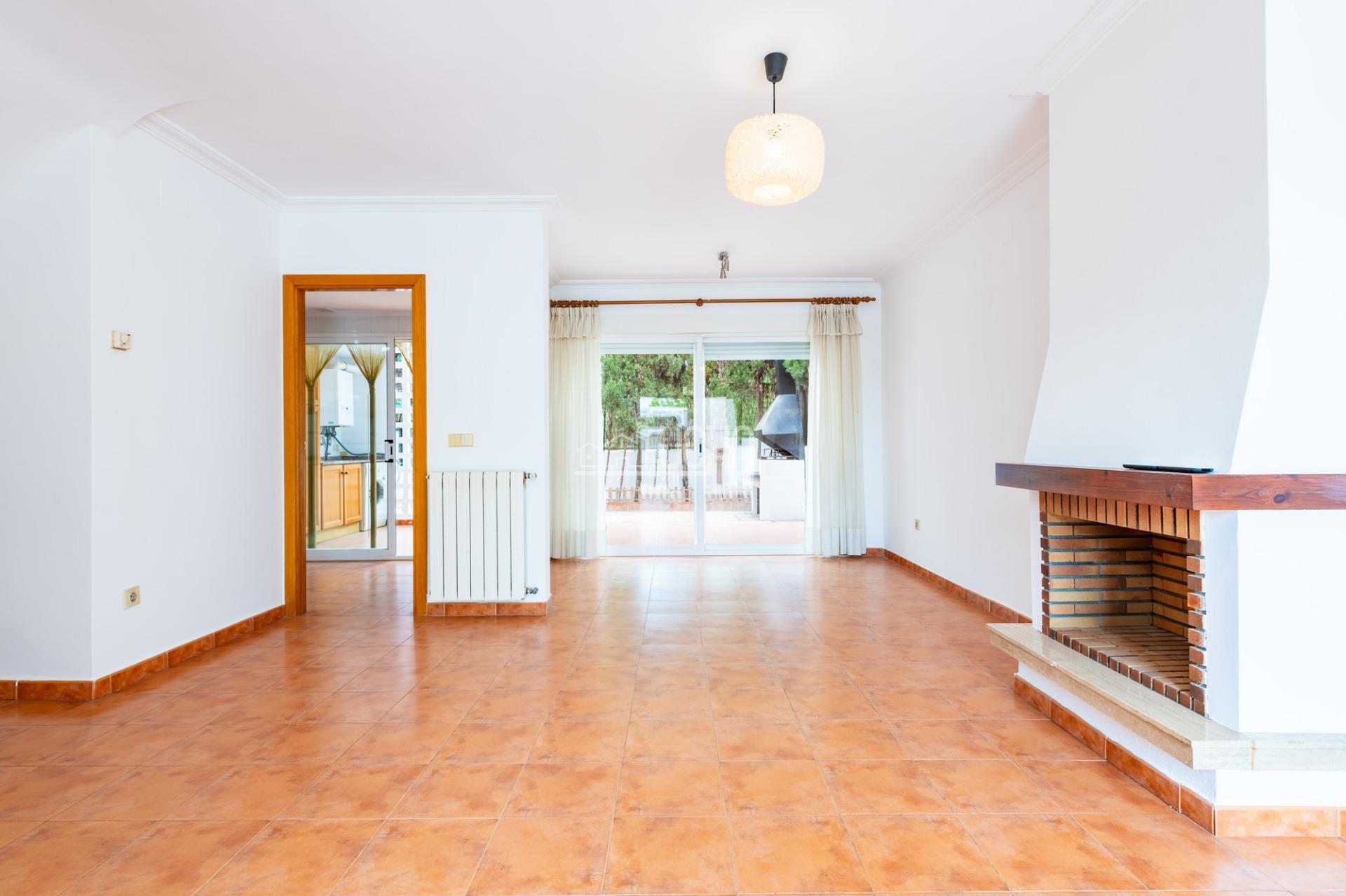 Amplia Vivienda en Mas Camarena con Piscina y Parque Infantil — 12