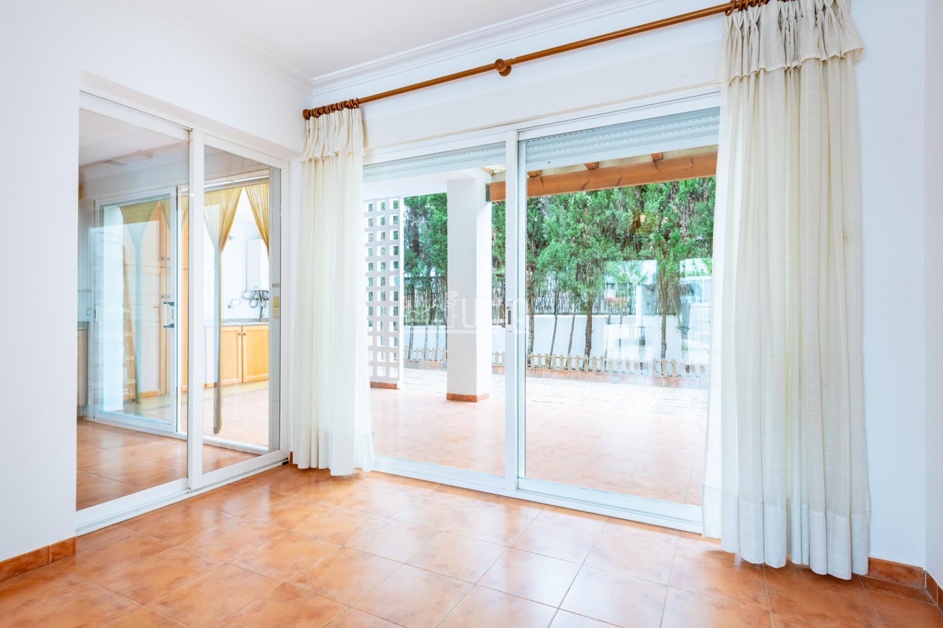 Amplia Vivienda en Mas Camarena con Piscina y Parque Infantil — 13