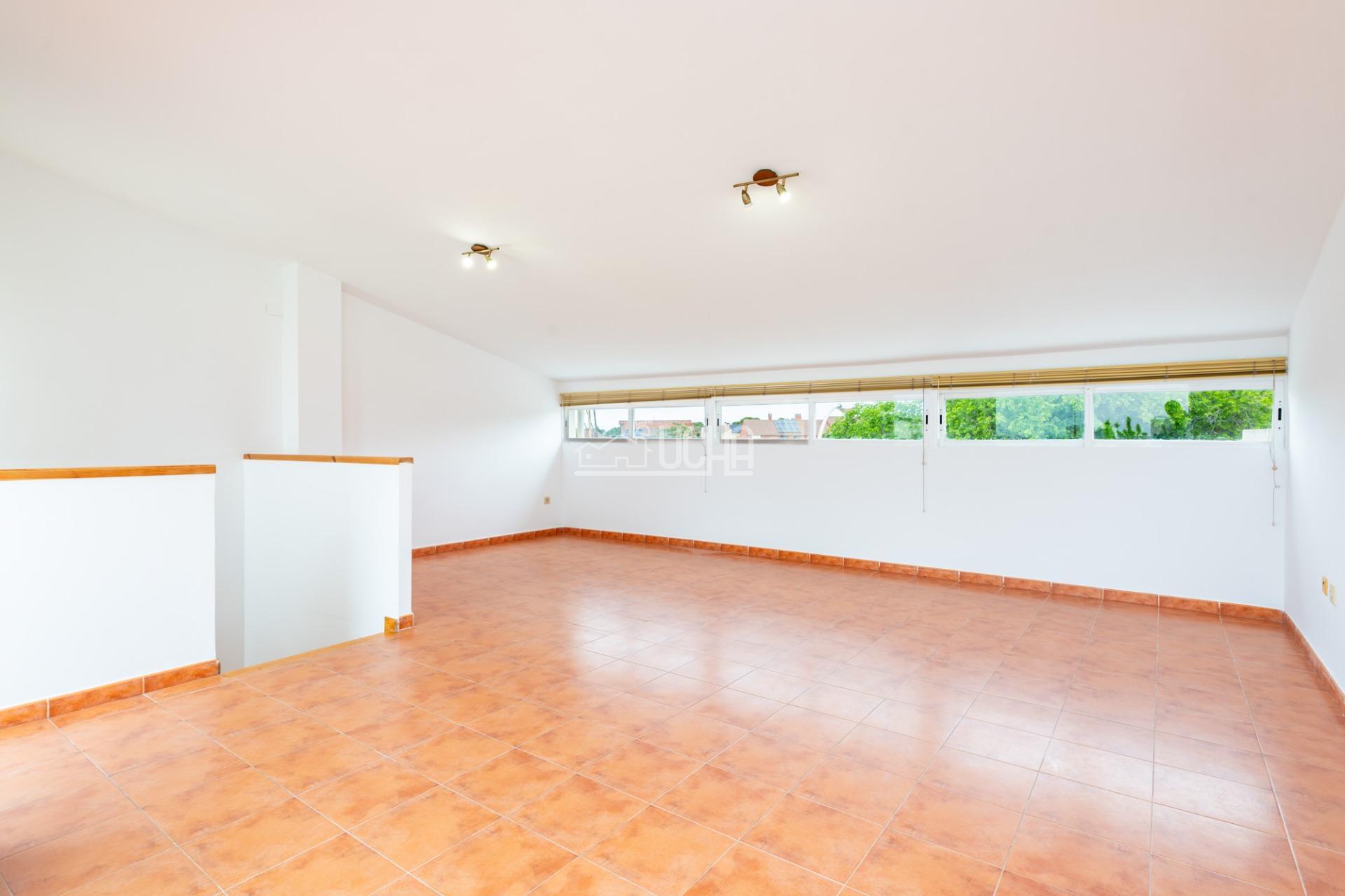 Amplia Vivienda en Mas Camarena con Piscina y Parque Infantil — 15