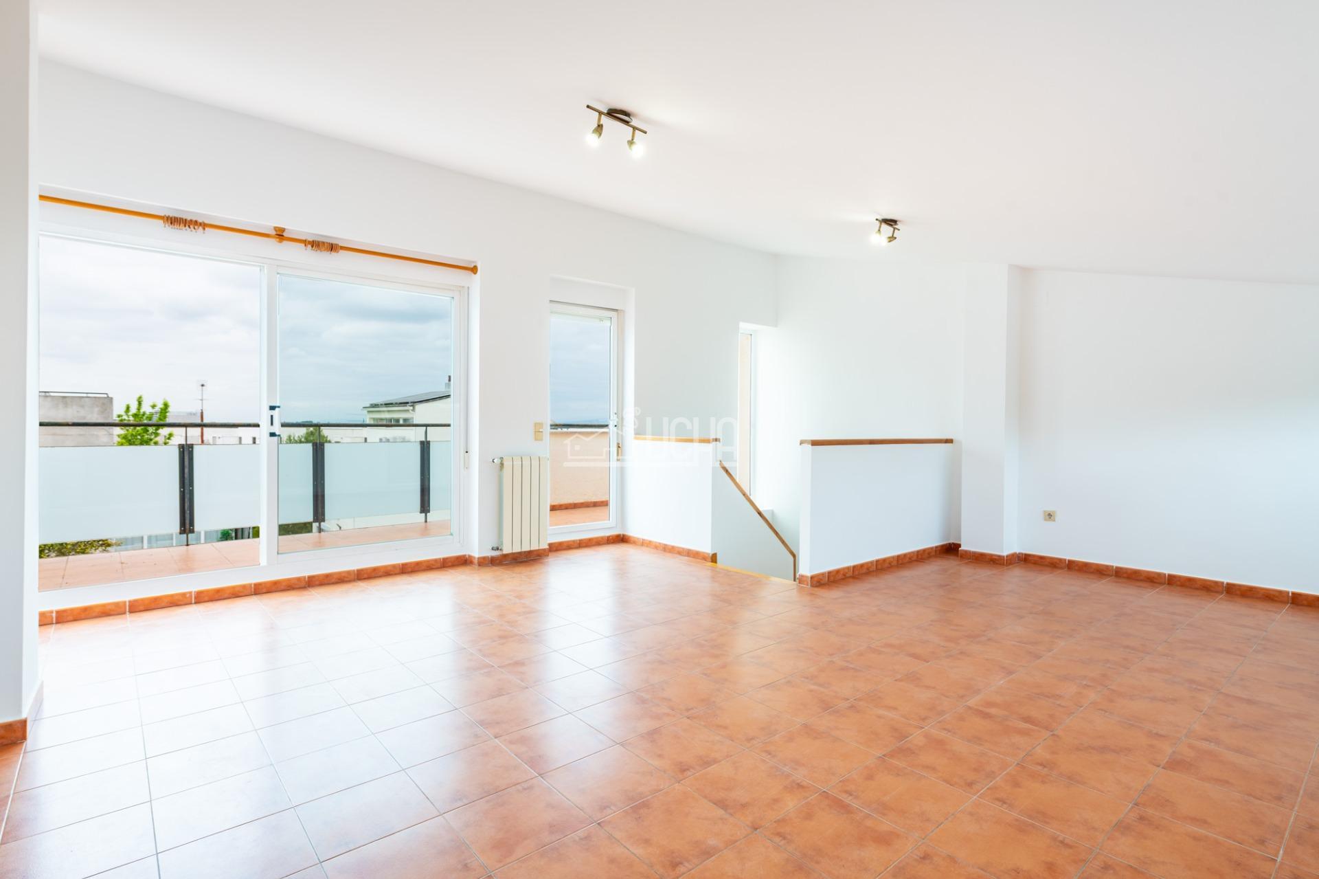 Amplia Vivienda en Mas Camarena con Piscina y Parque Infantil — 16