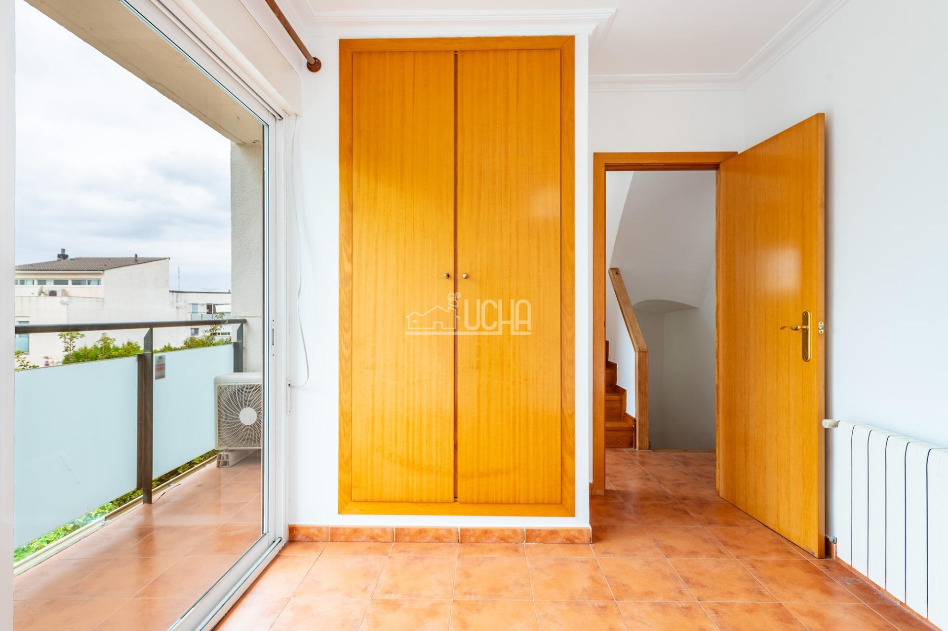 Amplia Vivienda en Mas Camarena con Piscina y Parque Infantil — 22