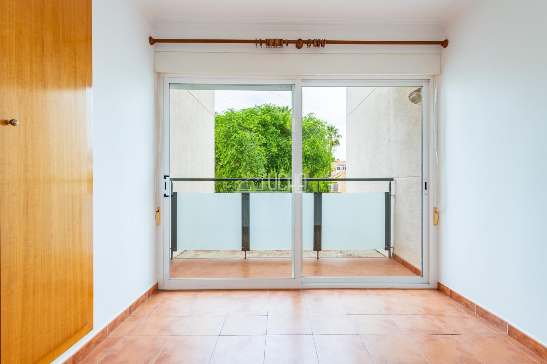 Amplia Vivienda en Mas Camarena con Piscina y Parque Infantil — 24