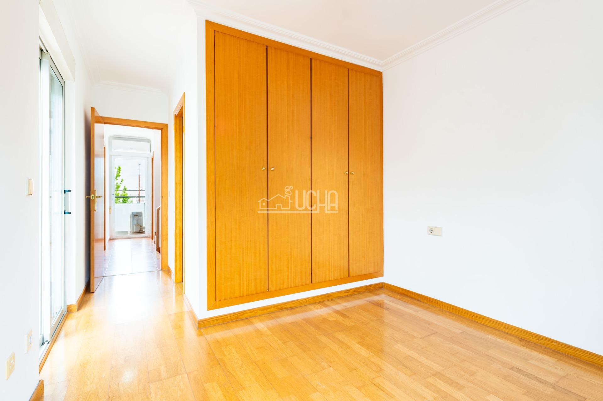 Amplia Vivienda en Mas Camarena con Piscina y Parque Infantil — 28