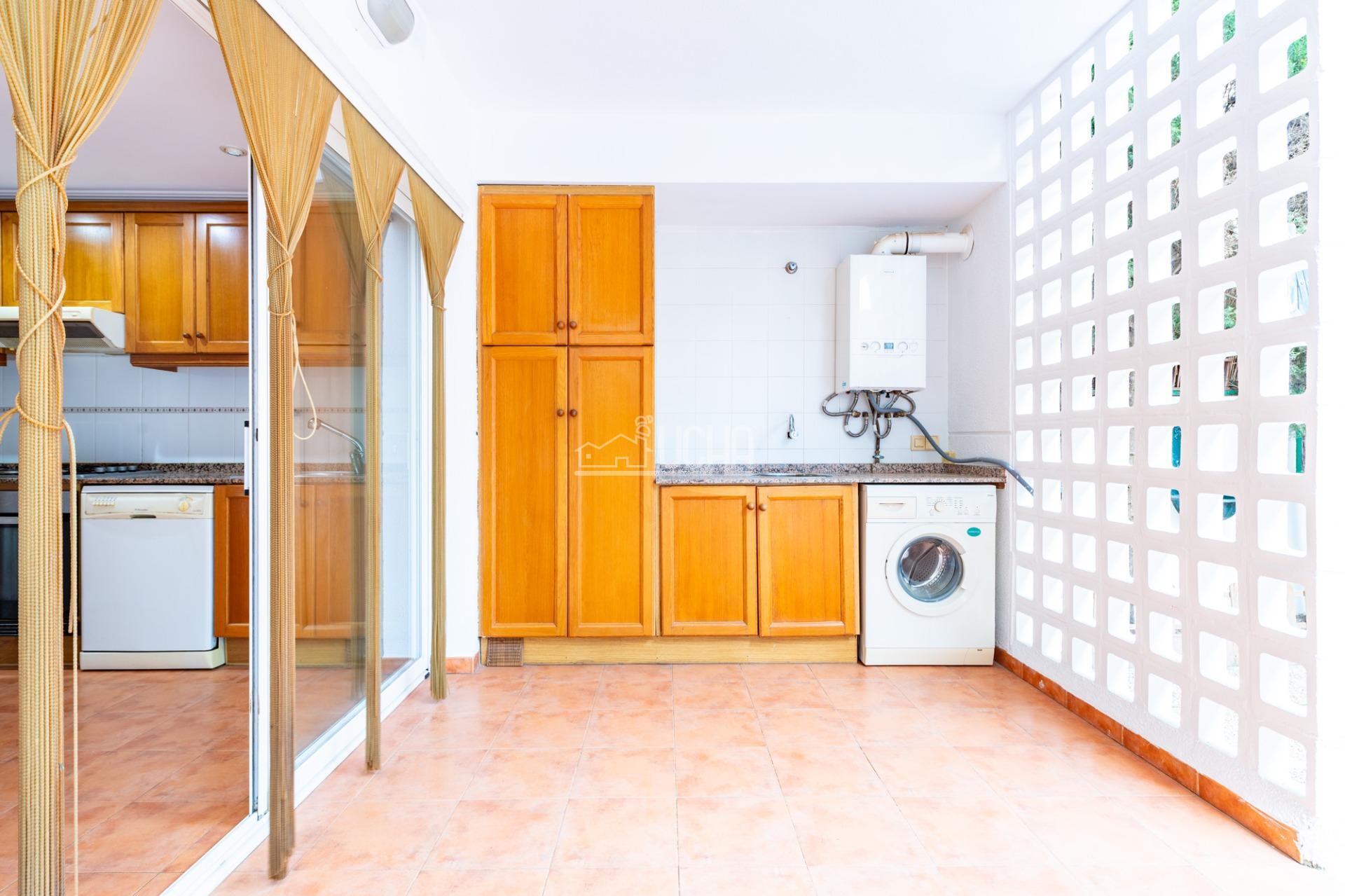 Amplia Vivienda en Mas Camarena con Piscina y Parque Infantil — 6