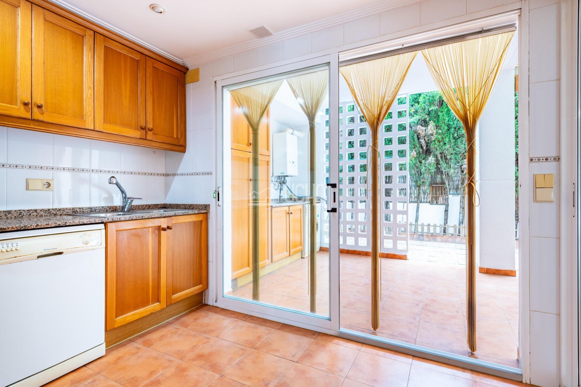 Amplia Vivienda en Mas Camarena con Piscina y Parque Infantil — 7