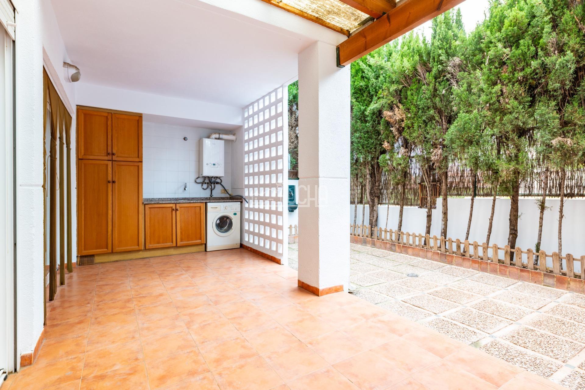 Amplia Vivienda en Mas Camarena con Piscina y Parque Infantil — 8