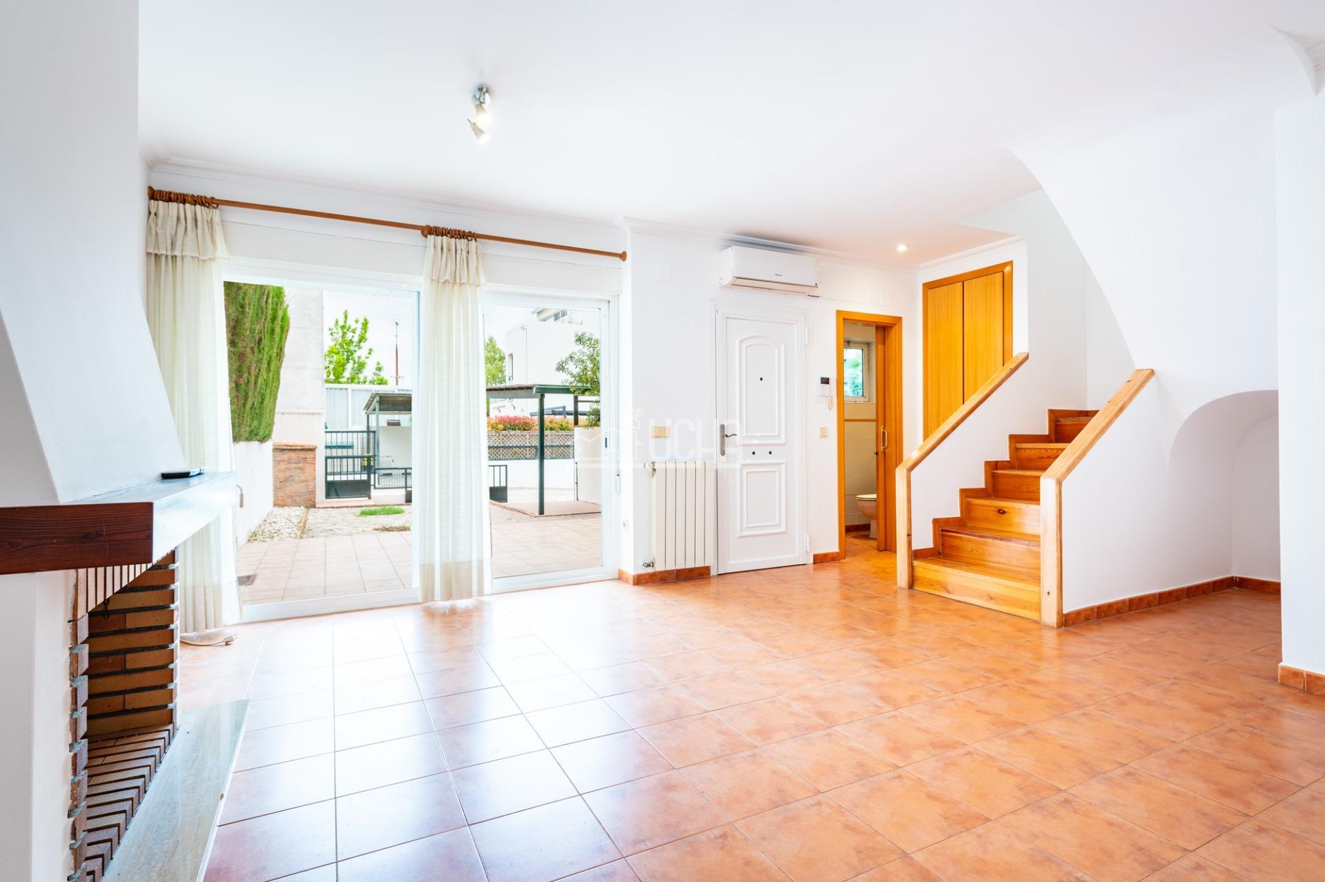 Amplia Vivienda en Mas Camarena con Piscina y Parque Infantil — 10