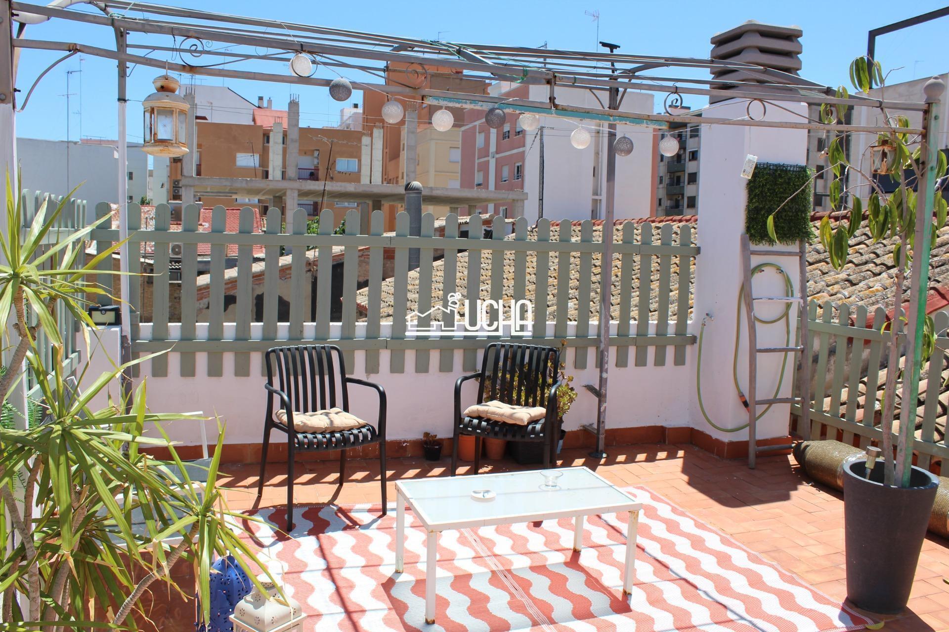 Casa con Encanto: Loft de Tres Alturas a Pasos del Tranvía y la Playa