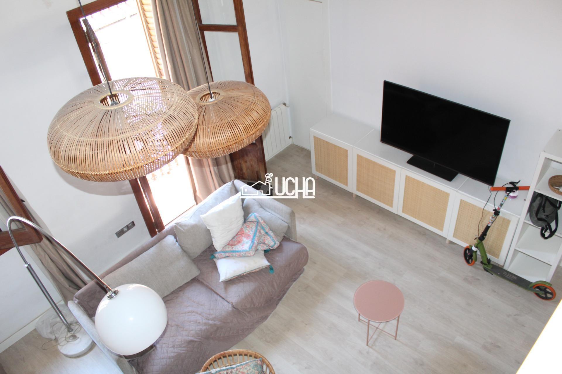 Casa con Encanto: Loft de Tres Alturas a Pasos del Tranvía y la Playa